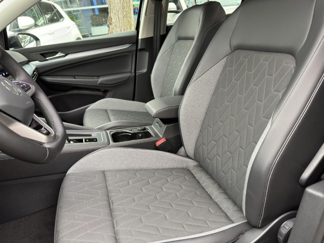 Fahrzeugabbildung Volkswagen Golf VIII 1.5 eTSI 85 kW Goal Kamera,LED,Matrix