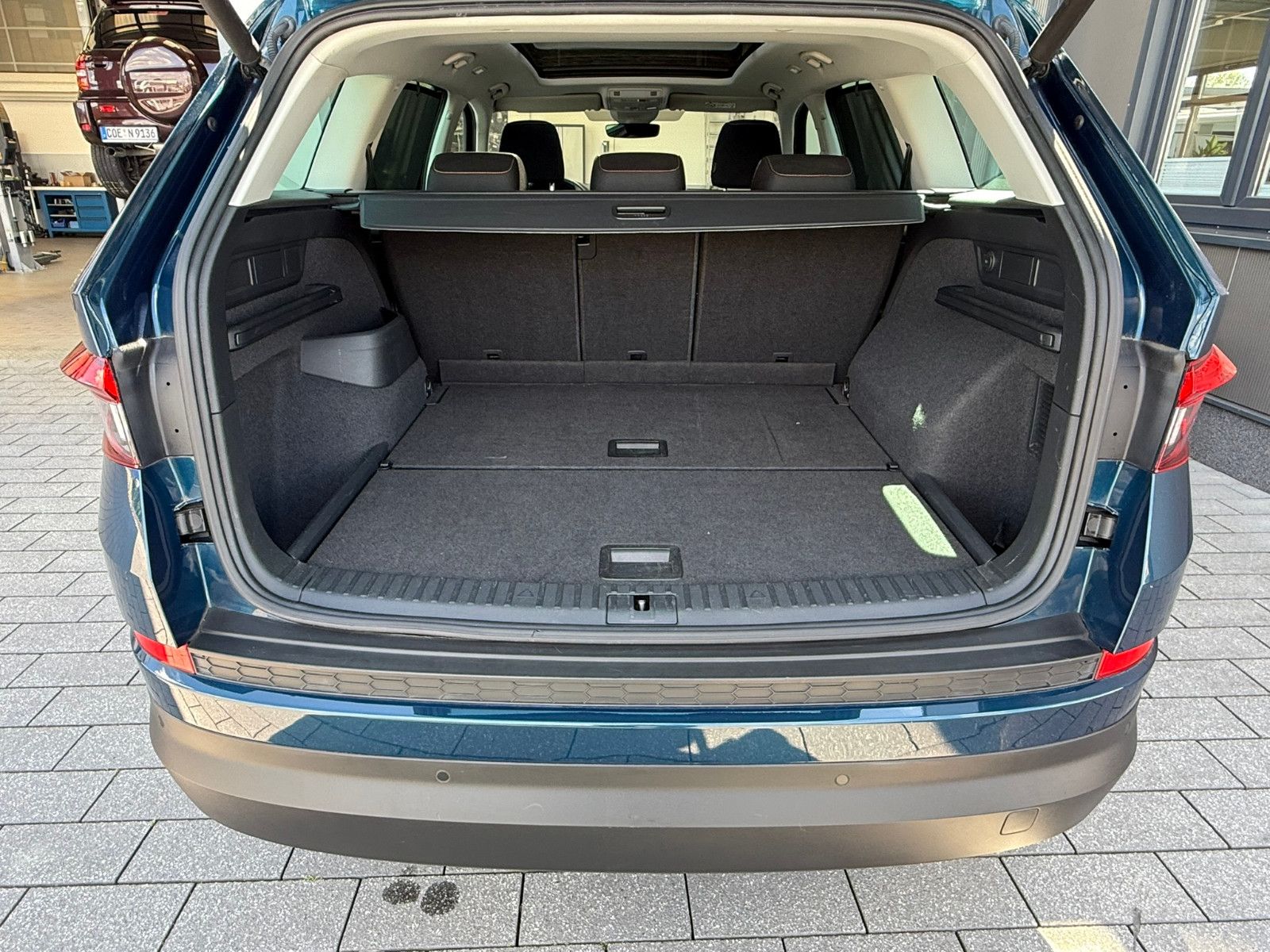 Fahrzeugabbildung SKODA Kodiaq Clever Navi,Sitzh.v+h,Alu,DSG,360°