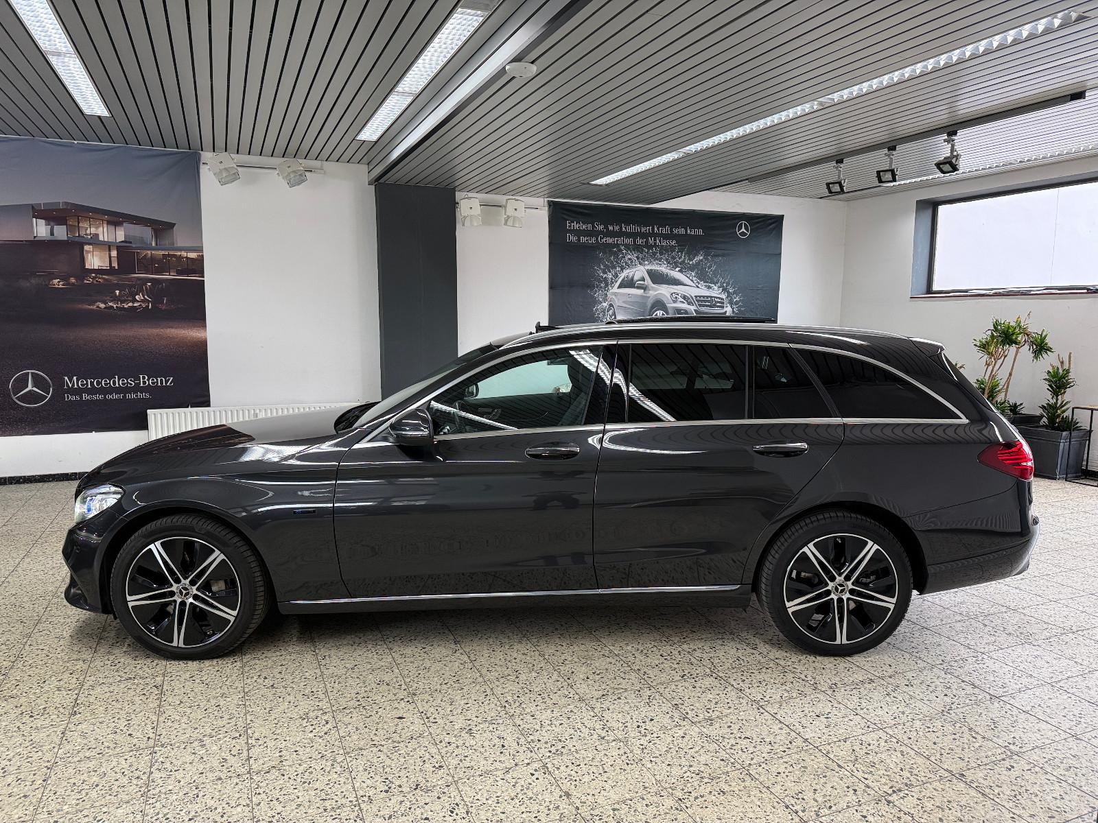 Mercedes-Benz C 300 T de Avantgarde NAV/LED/PSD/DISTR/TW/LMR18