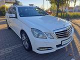 Mercedes-Benz E 250 CDI Avantgarde Webasto Comand SR+WR Spurh. - Mercedes-Benz E 250: Cdi Avantgarde