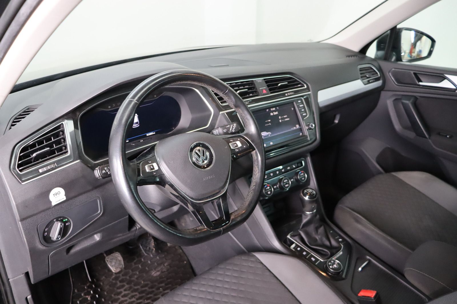 Fahrzeugabbildung Volkswagen Tiguan 4Motion 1. Hand  *Sitzhzg. * LED