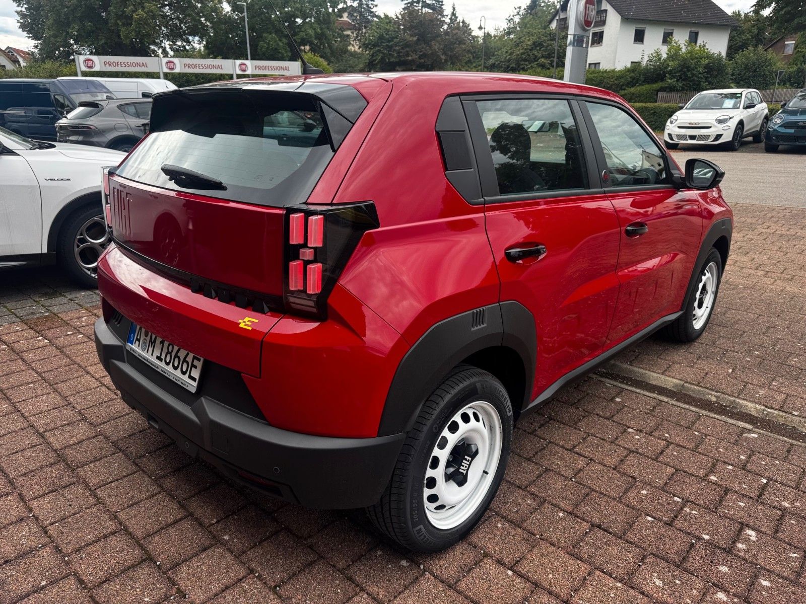 Fahrzeugabbildung Fiat Grande Panda (RED) 44 kWh DAB PDC Elektro