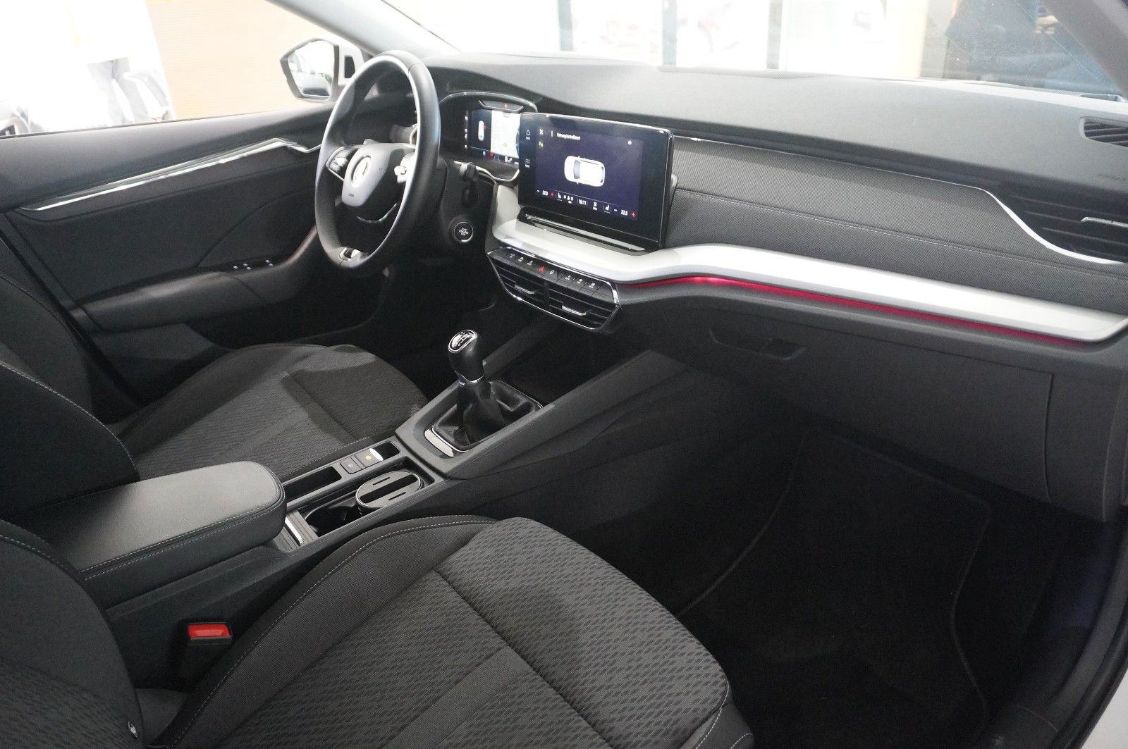 Fahrzeugabbildung SKODA Octavia COMBI 2.0D STYLE NAVI/LED/VIRTU./SHZ/DAB