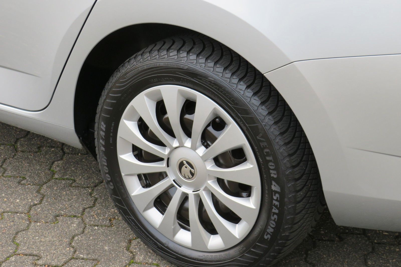 Fahrzeugabbildung SKODA Fabia Combi Ambition APP-CONNECT GRA PDC SITZH.1