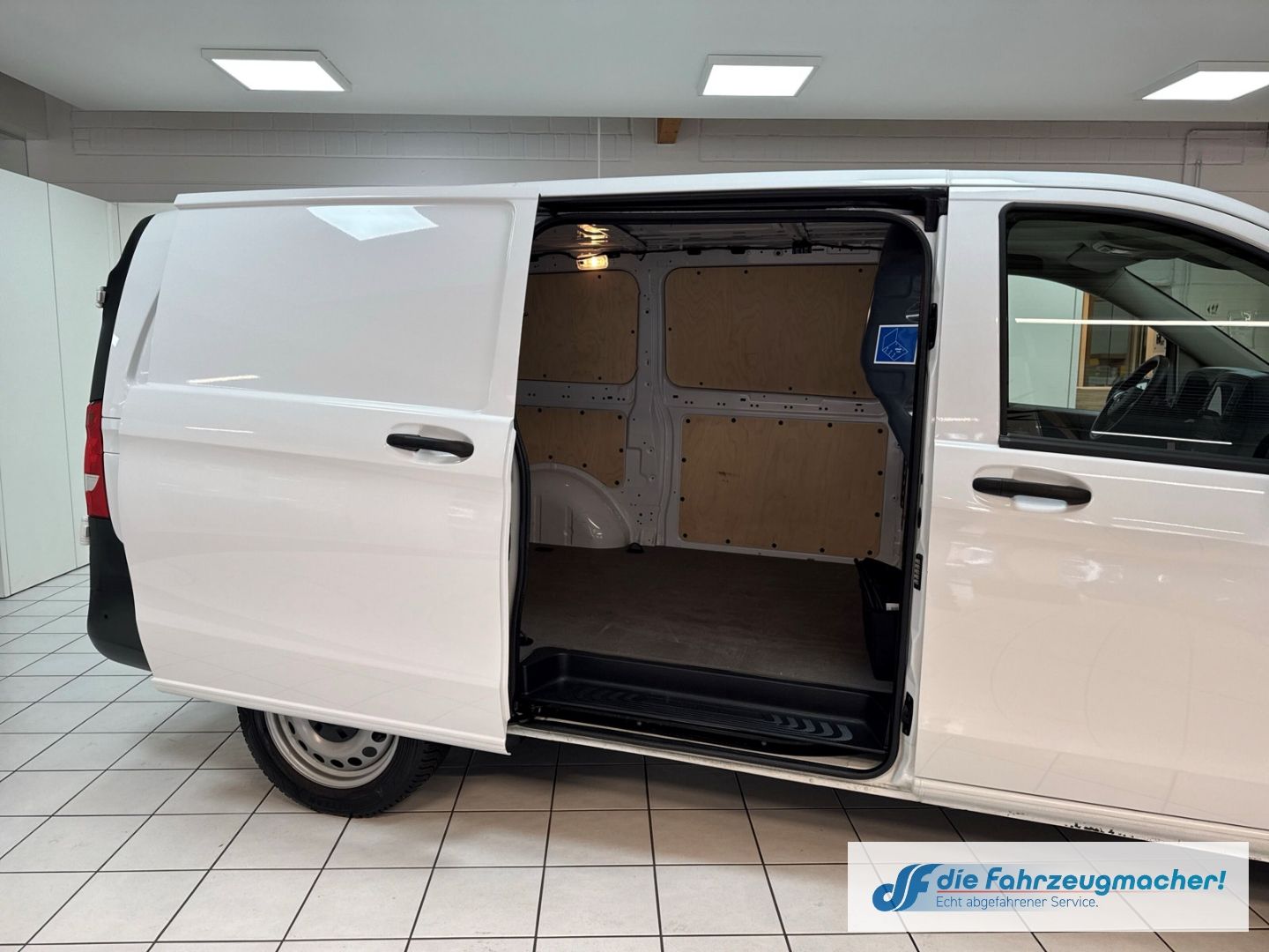 Fahrzeugabbildung Mercedes-Benz Vito Kasten e111 lang DAB SHZ Rückfahrkam. Notbr