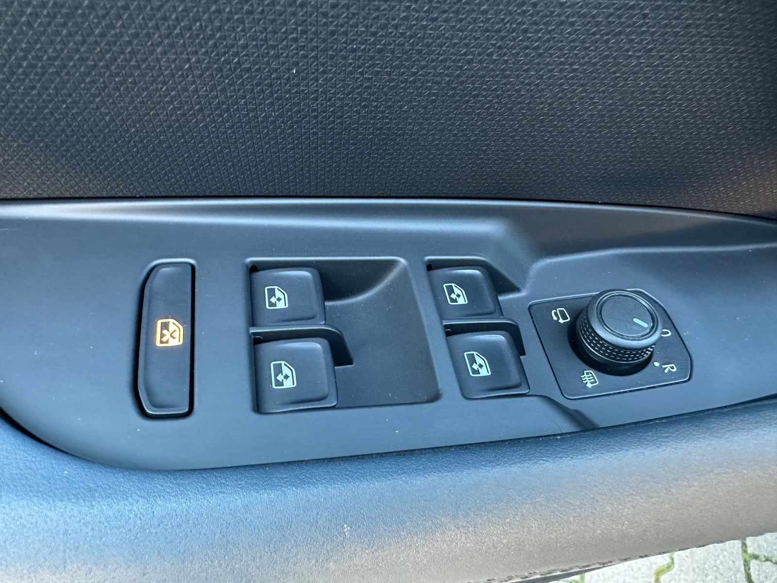 Fahrzeugabbildung CUPRA Terramar 1.5 eTSI DSG NAV+LED+AHK+HUD+KAM+SHZ