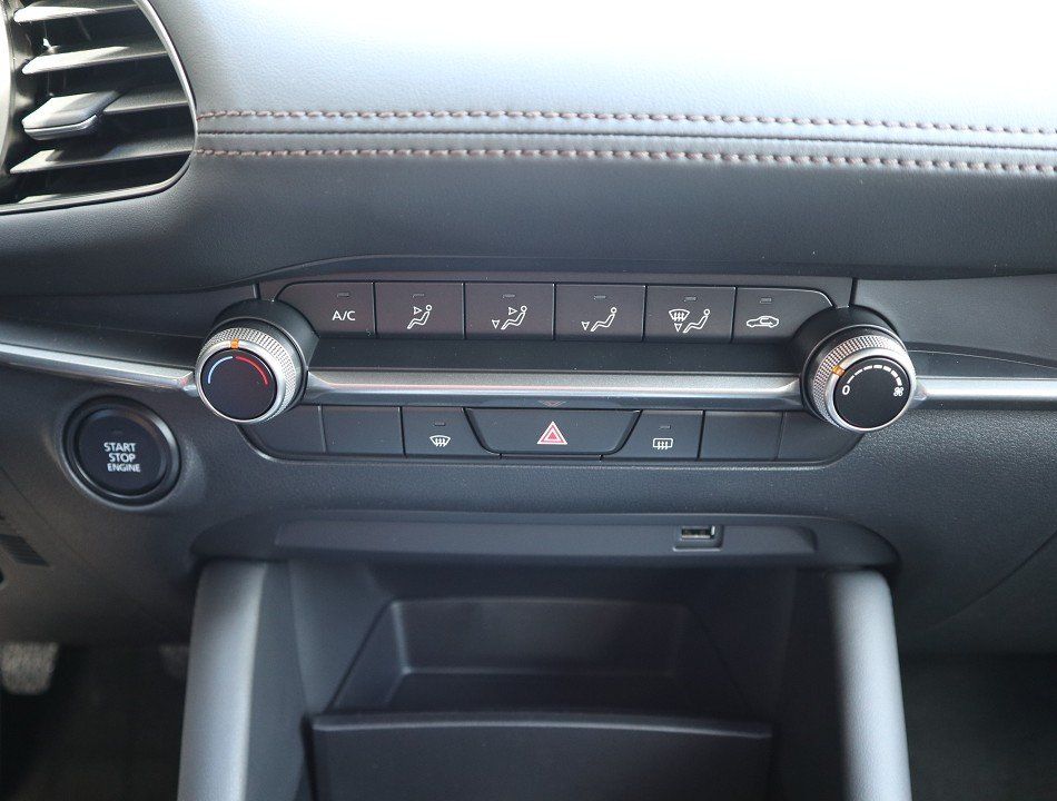 Fahrzeugabbildung Mazda 3 2025 Prime-Line G-140 *sofort* NAVI ACAA HUD R