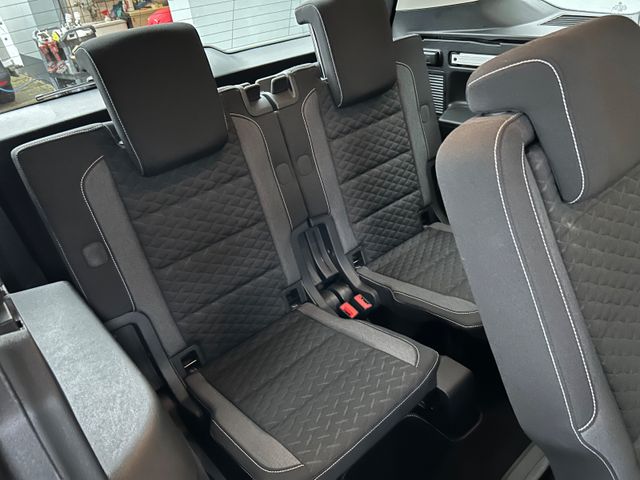 Fahrzeugabbildung Volkswagen Touran 1.6 TDI 7 Sitze+Navi+SHZ+BT+PDC+LM+