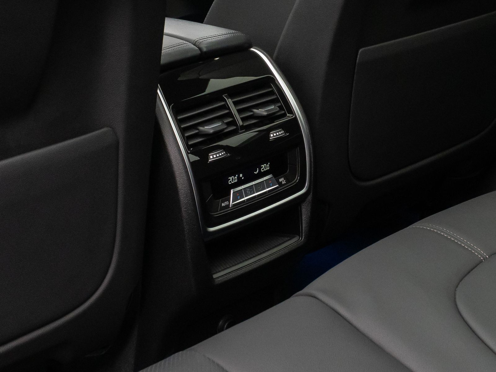Fahrzeugabbildung BMW X5 xD45e M Sport Panorama Laser 360°HUD DAB HiFi