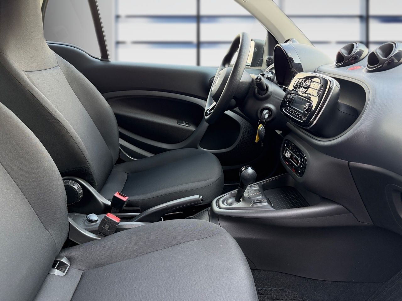 Fahrzeugabbildung Smart smart EQ fortwo 22KW+SITZHEIZ+KLIMAAUTO+DAB+USB