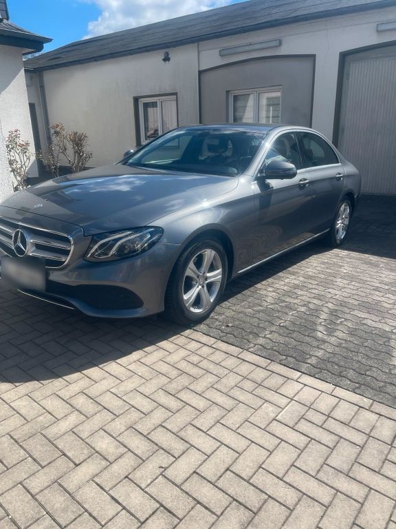 Image of Mercedes-Benz E 220