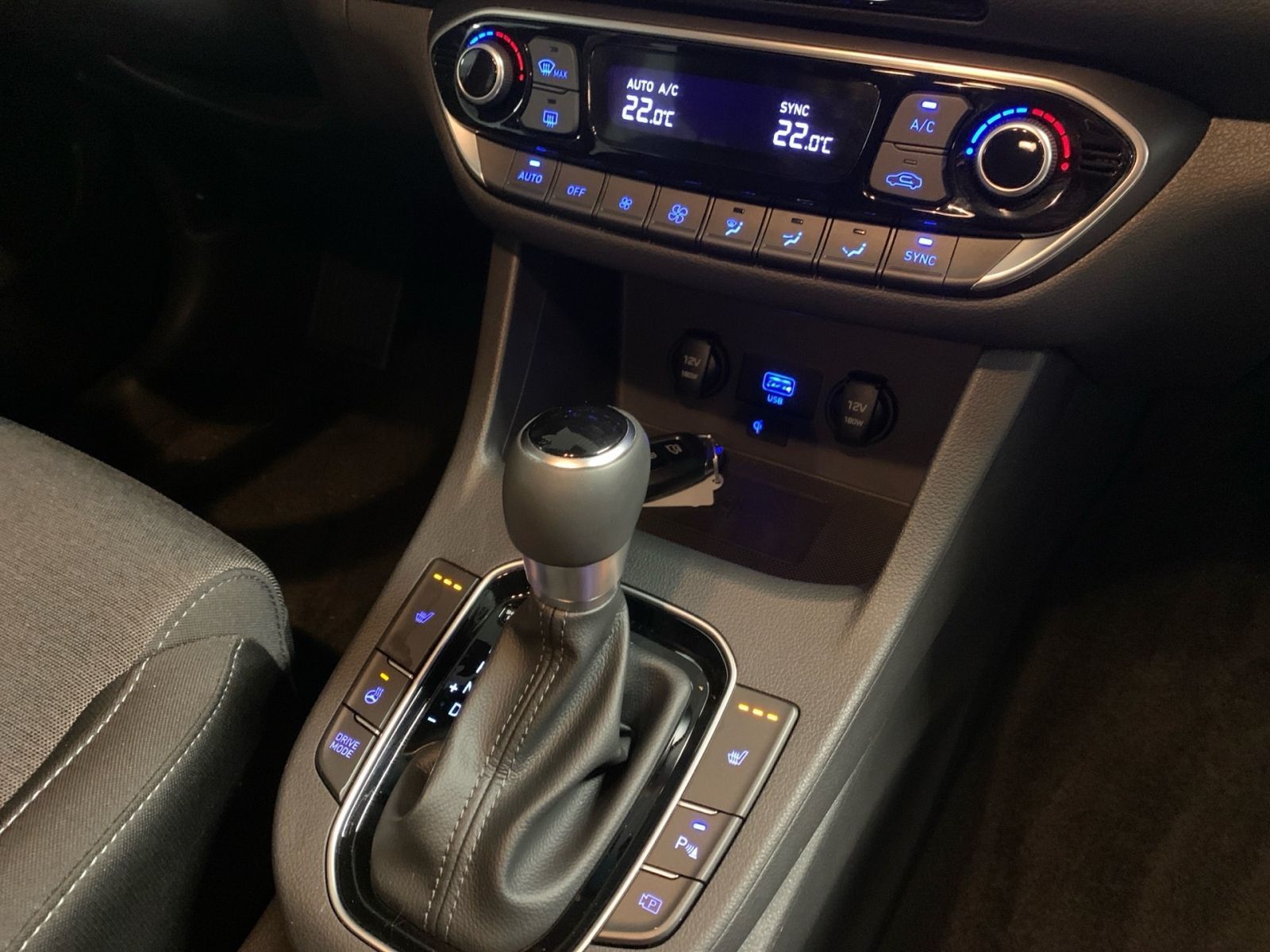 Fahrzeugabbildung Hyundai i30 Kombi 1.5 T-GDI 7-DCT Trend Mild-Hybrid Navi