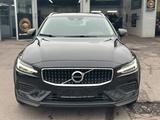 Volvo V60 Cross Country AWD CarPlay*Navi*Automatik* - Volvo Gebrauchtwagen in Aachen
