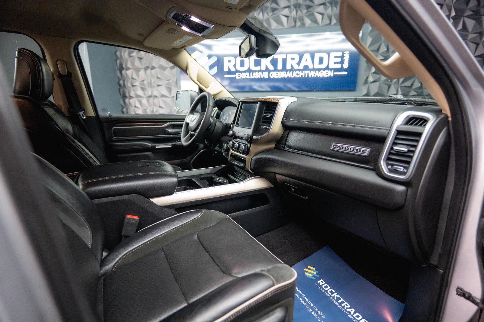 Fahrzeugabbildung Dodge RAM 5.7 V8 HEMI 4x4 NIGHT-Edition LARAMIE *LED*