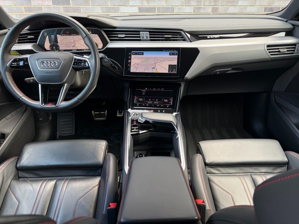 Audi Q8 e-tron 50 QUATTRO S 95 KWH - S-LINE - PANO - imagem 2