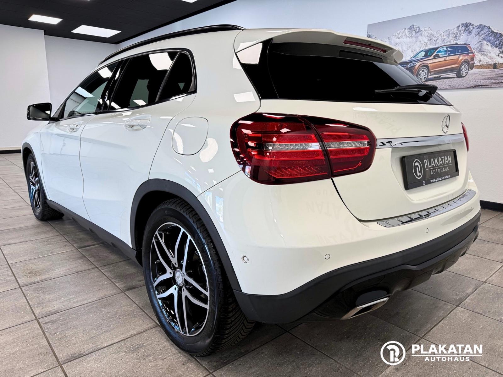 Mercedes-Benz GLA 200 AMG Night Packet Panorama Memory