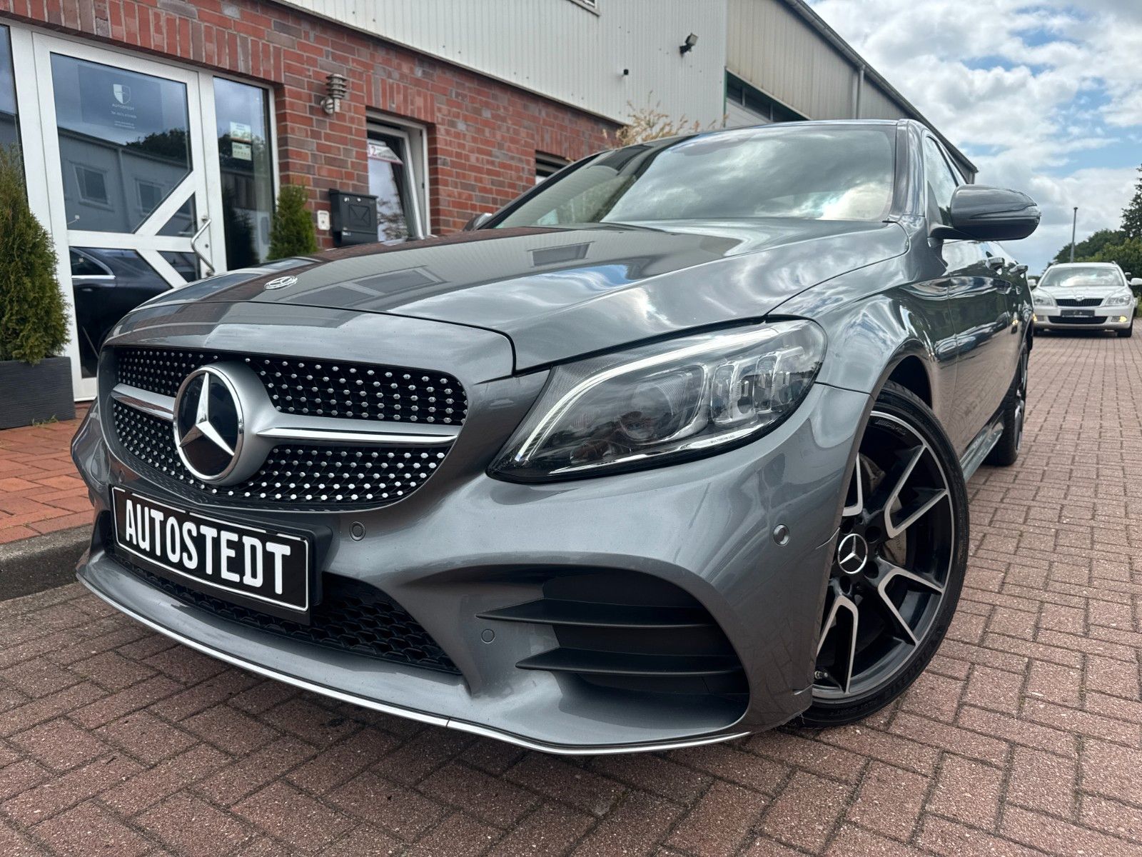 MERCEDES-BENZ C 300  AMG Line *Limousine*Leder*Schiebedach*LED