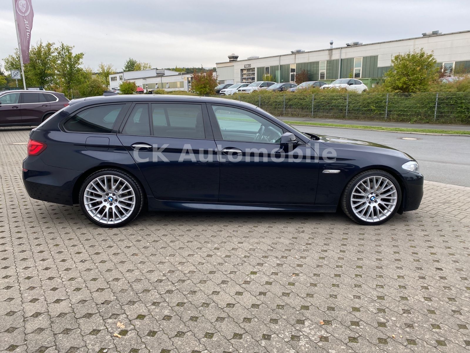 Fahrzeugabbildung BMW 530 d Touring M Sport/Navi/Leder/Pano/Bi-Xenon