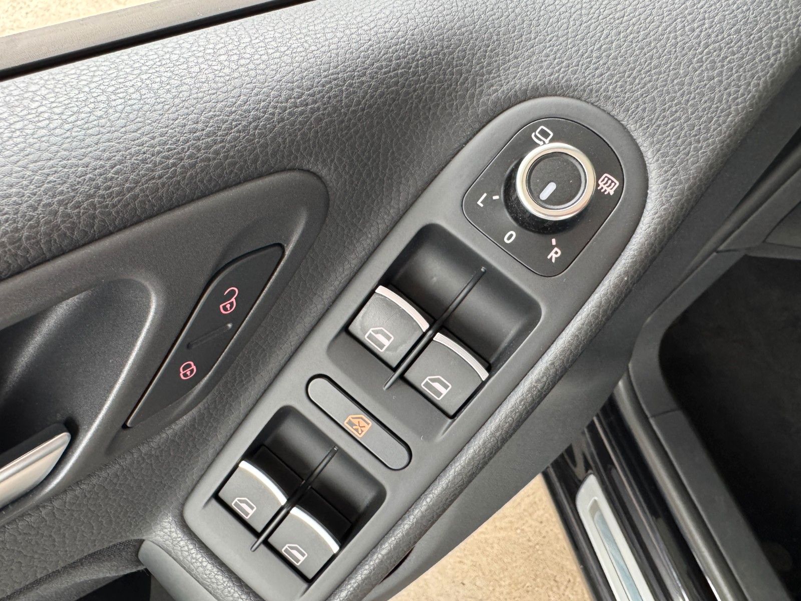 Fahrzeugabbildung Volkswagen Golf VI R-line DSG Klimaaut./PDC/Bluetooth