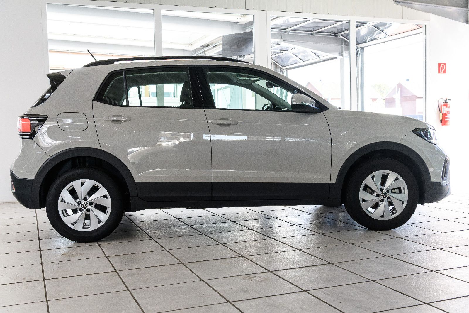 Fahrzeugabbildung Volkswagen T-Cross Life 1.0 TSI LED+KAMERA+NAVI+ACC+5 J.GAR
