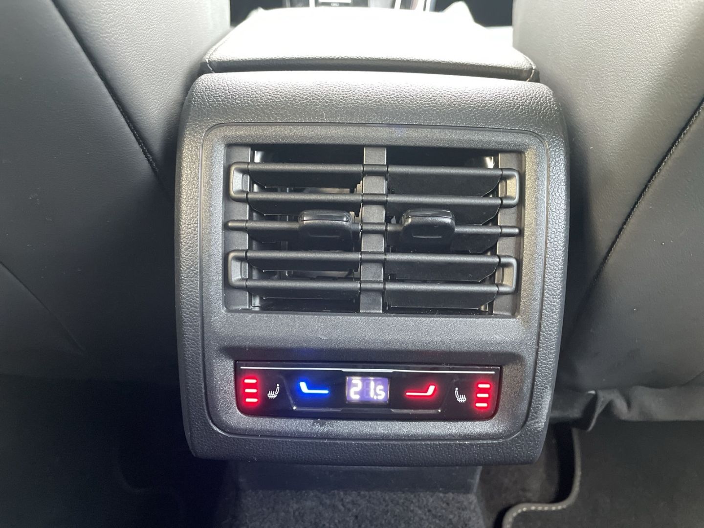Golf VIII 1.5 eTSI DSG R-Line Pano/Standhzg/Kame