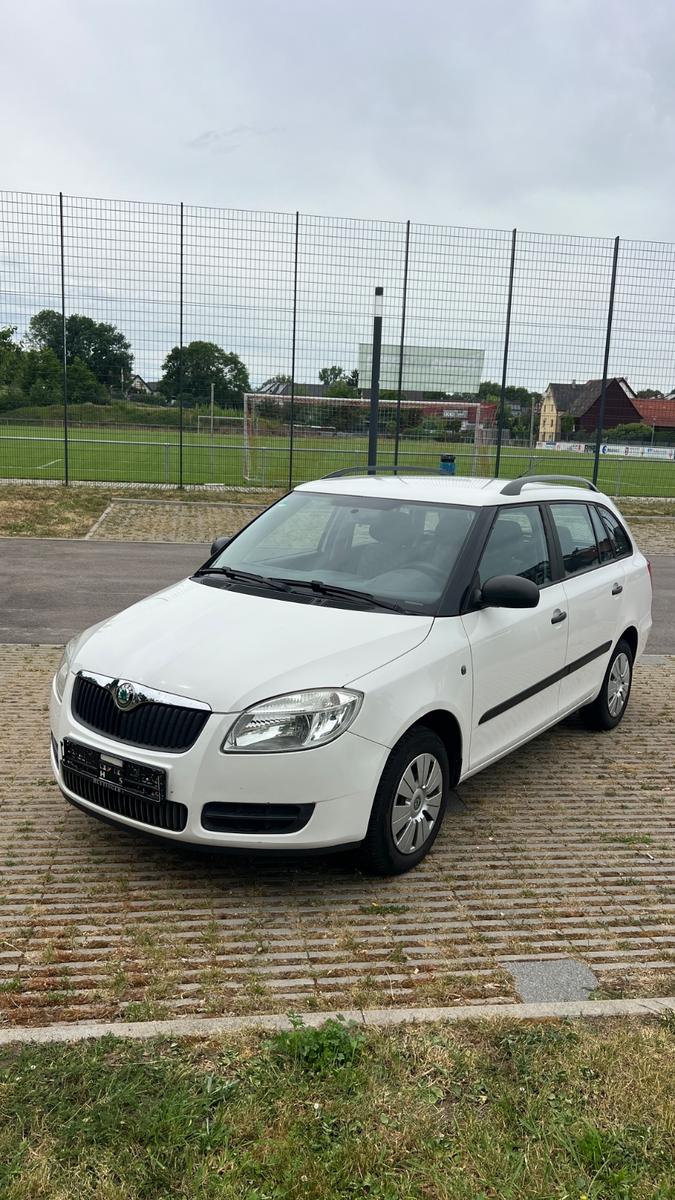 Skoda Fabia Combi Cool Edition AHK Klima Tüv 4/28