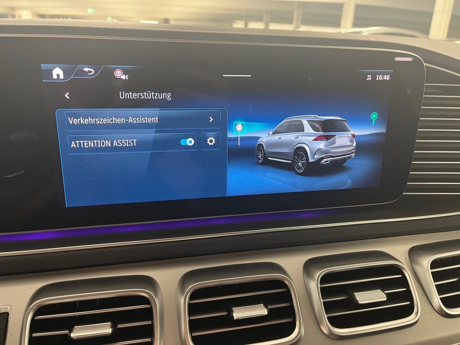 Fahrzeugabbildung Mercedes-Benz GLE 350 de 4M AMG*Distroni*360*Airmatic*AHK*Pano