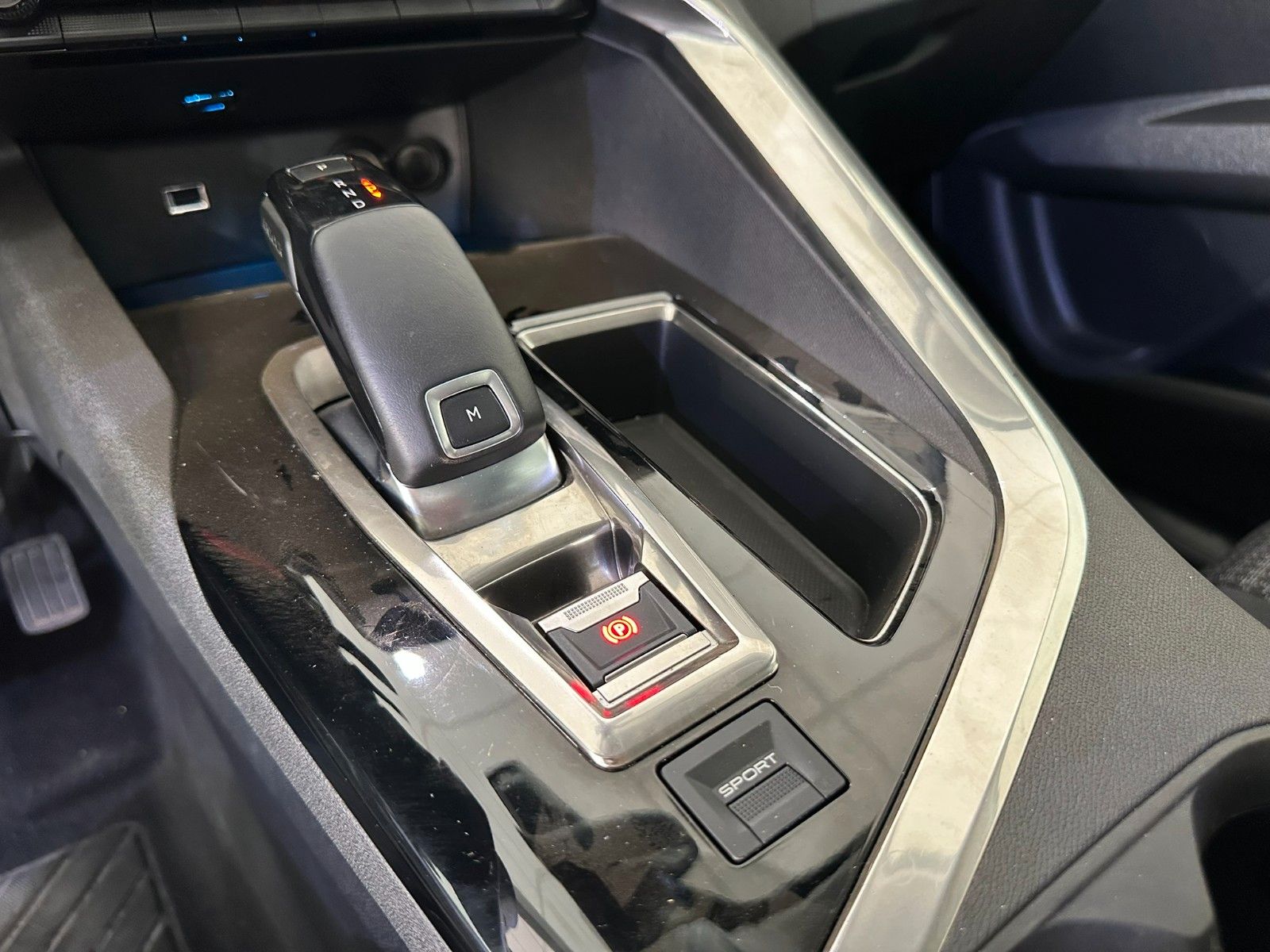 Fahrzeugabbildung Peugeot 5008 Active 1.5D NAVI/LED/PDC/TEMPOMAT