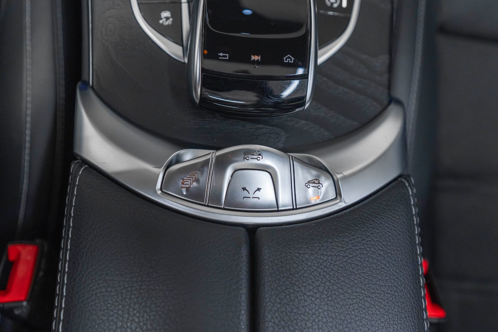 Fahrzeugabbildung Mercedes-Benz C 63 CABRIO AMG LED BURMESTER NAV KAM TOTW