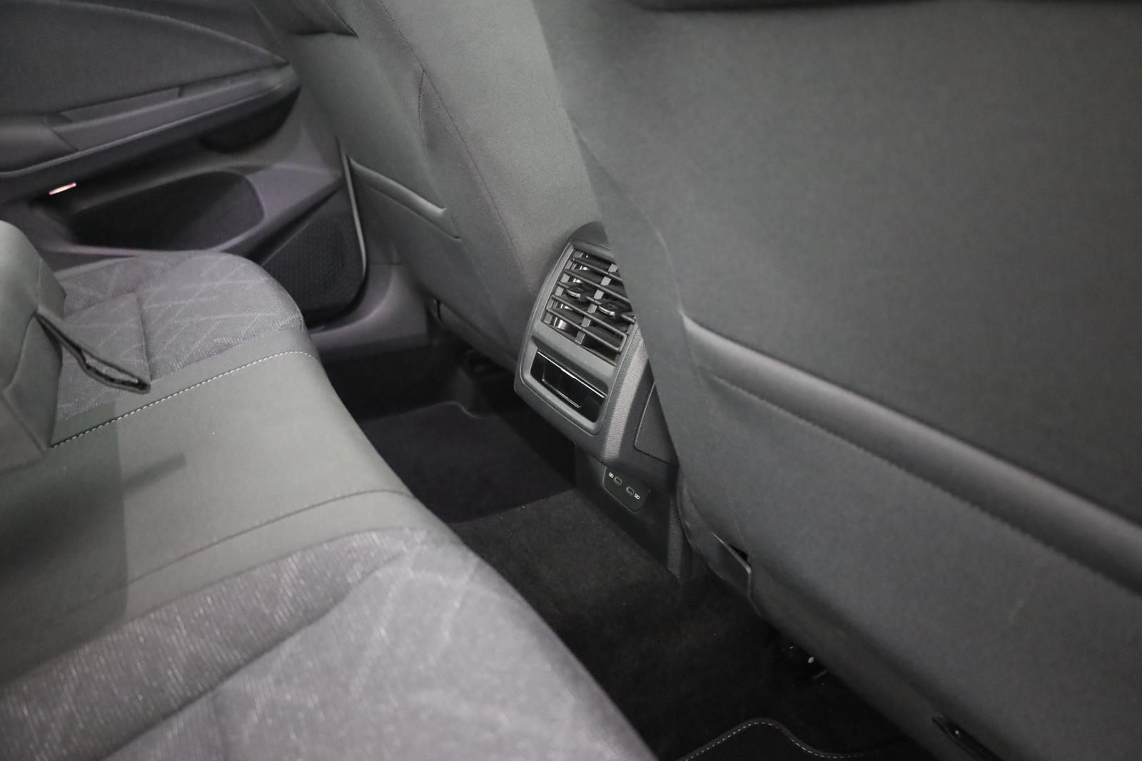 Volkswagen Golf VIII 1.0 eTSI DSG LED Navi ACC DAB, миниатюра 27