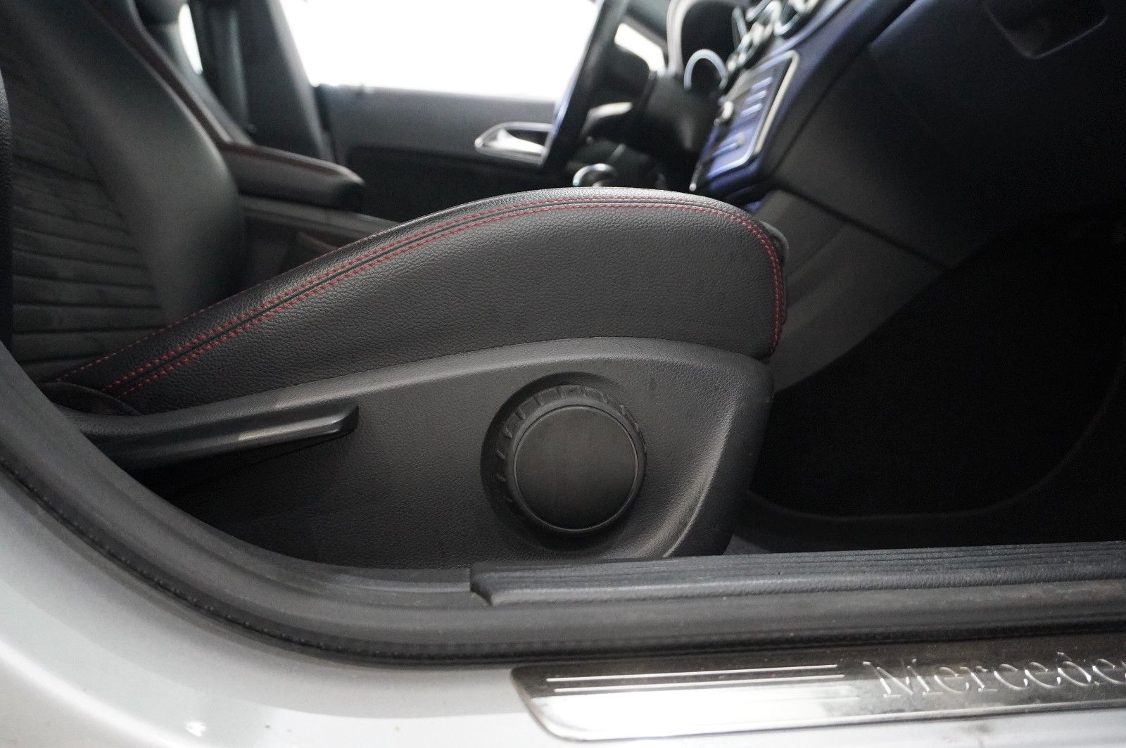 Fahrzeugabbildung Mercedes-Benz CLA 180 COUPE AMG LINE NAVI/LED/SPORT/TEMP./AMG