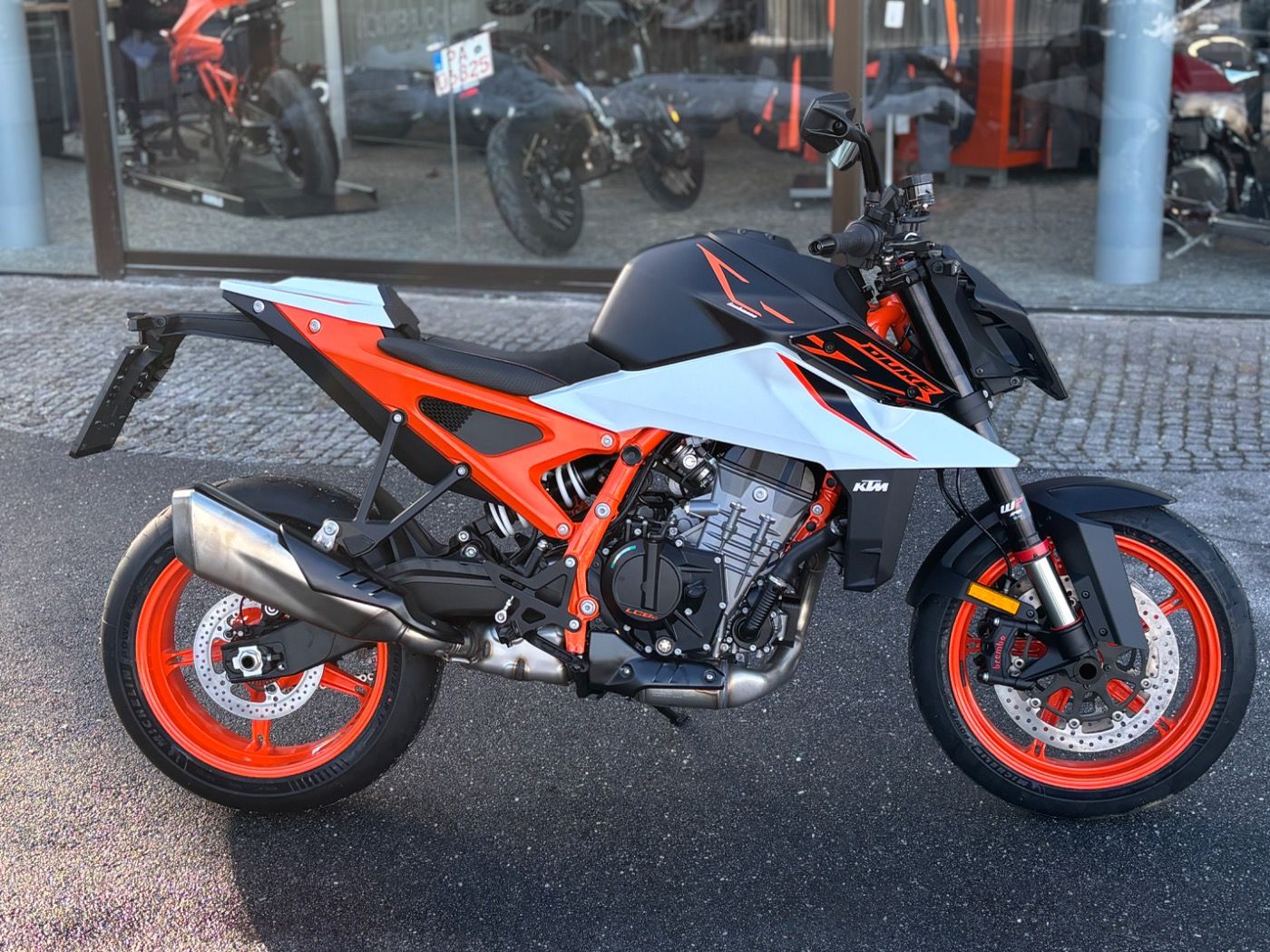 Fahrzeugabbildung KTM 990 Duke R Modell 2026