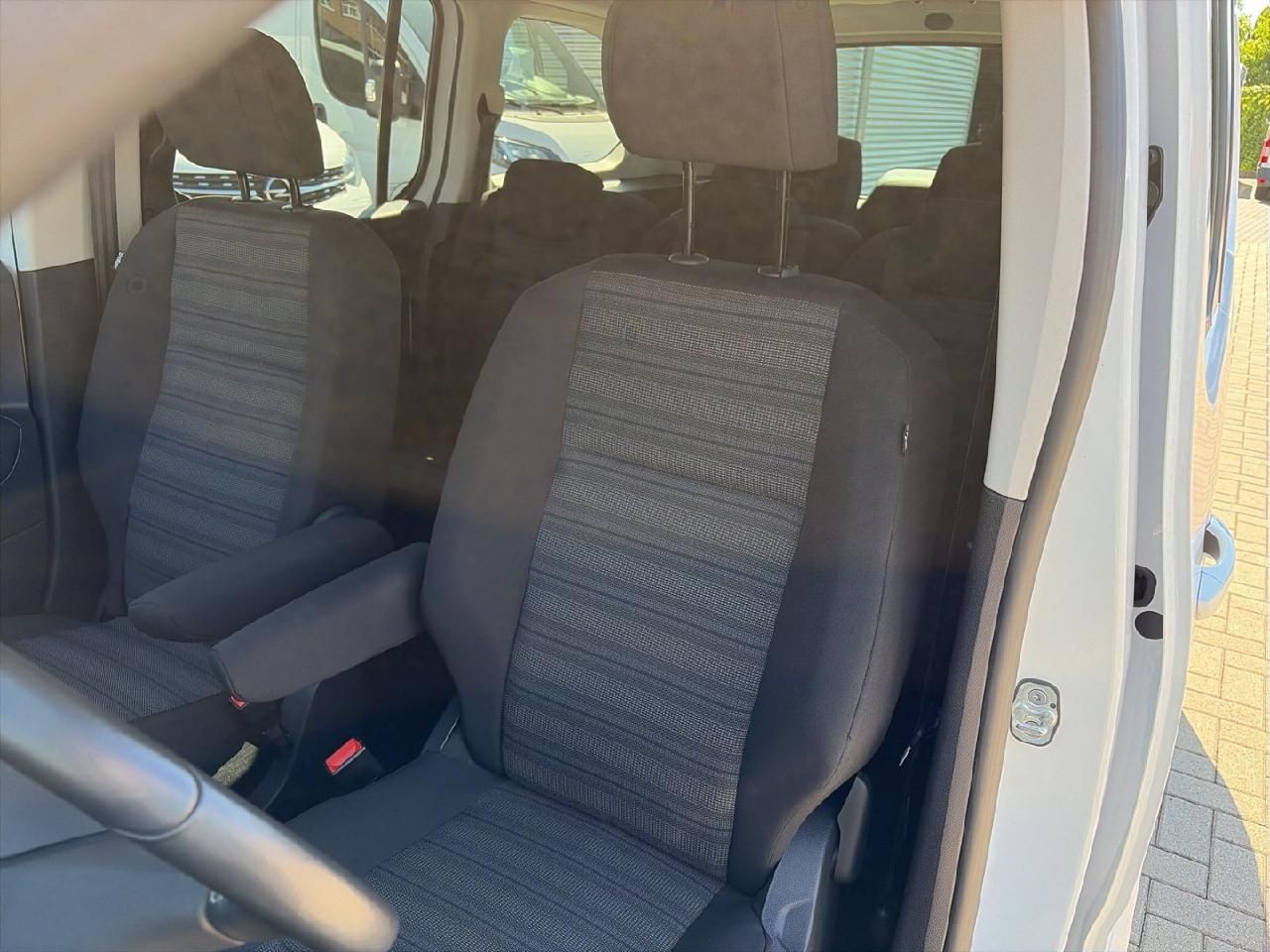 Fahrzeugabbildung Opel Combo Life XL 1,5 Ultimate 7-Sitzer