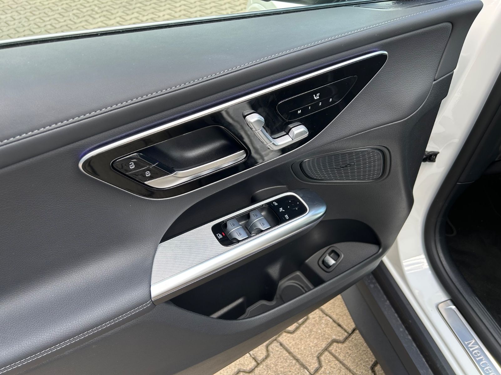 Fahrzeugabbildung Mercedes-Benz GLC 220 d 4Matic Edition AMG Line+PANO+AHK+MEMO