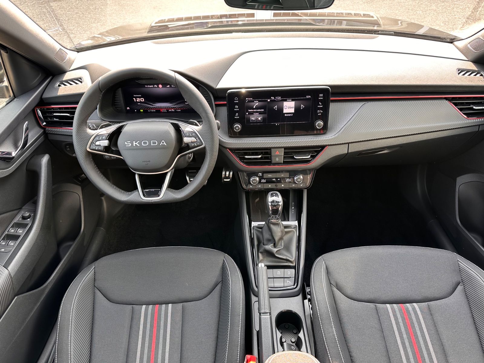 Fahrzeugabbildung SKODA Kamiq Monte Carlo 1.5 TSI DSG MATRIX/AHK/ACC/Pan