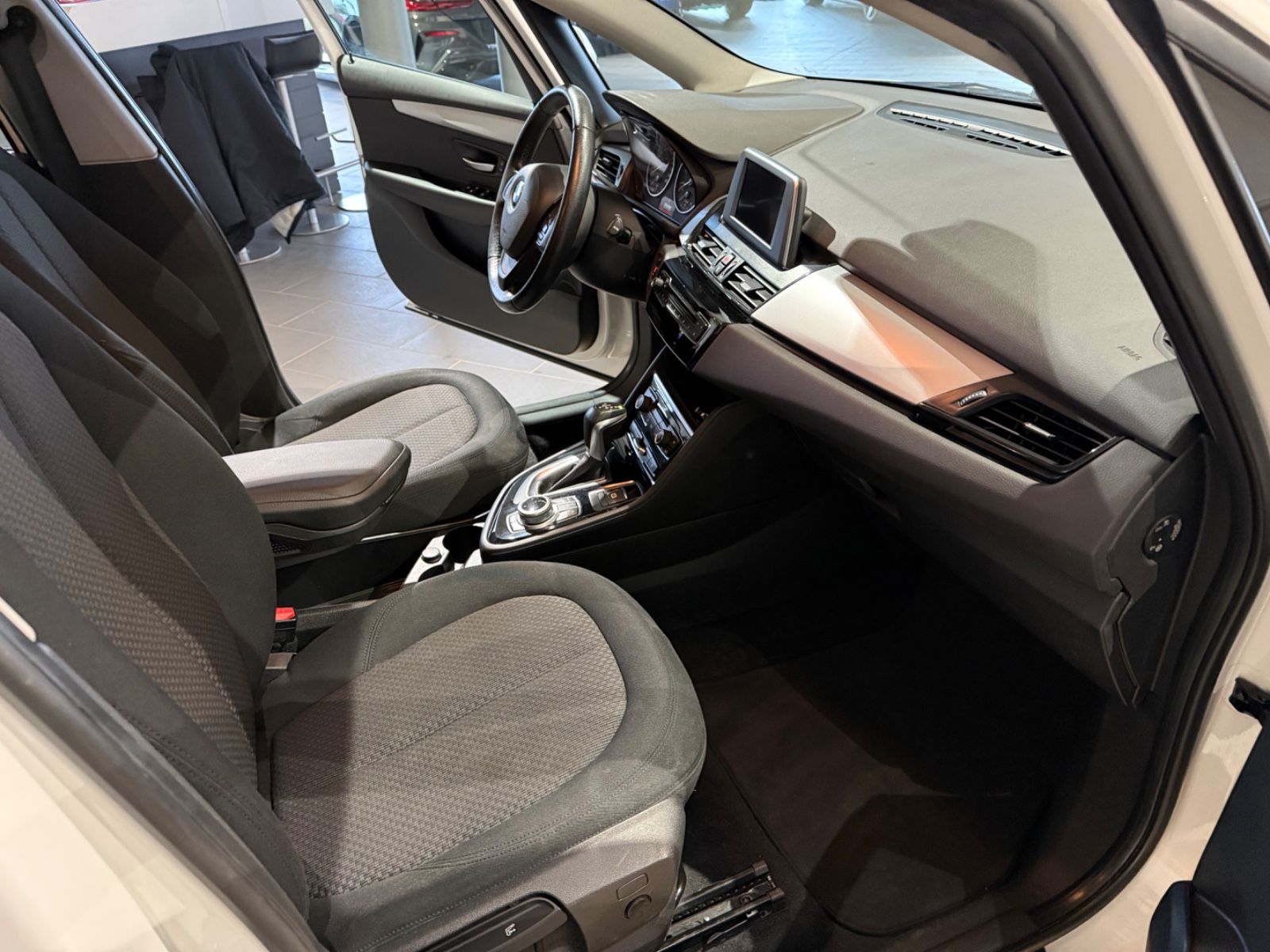 Fahrzeugabbildung BMW 218i Active Tourer *Navi*LED*Parkassis.*Komfortz