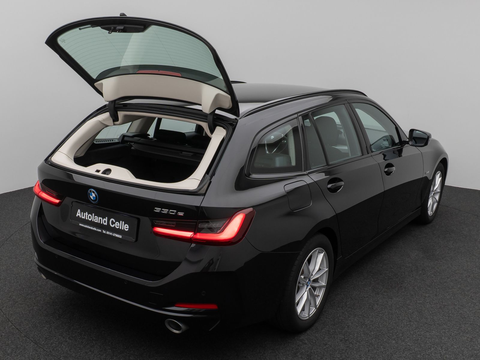 Fahrzeugabbildung BMW 330e DAB CockPit+ PDC LED Geschwindigkeitsreg