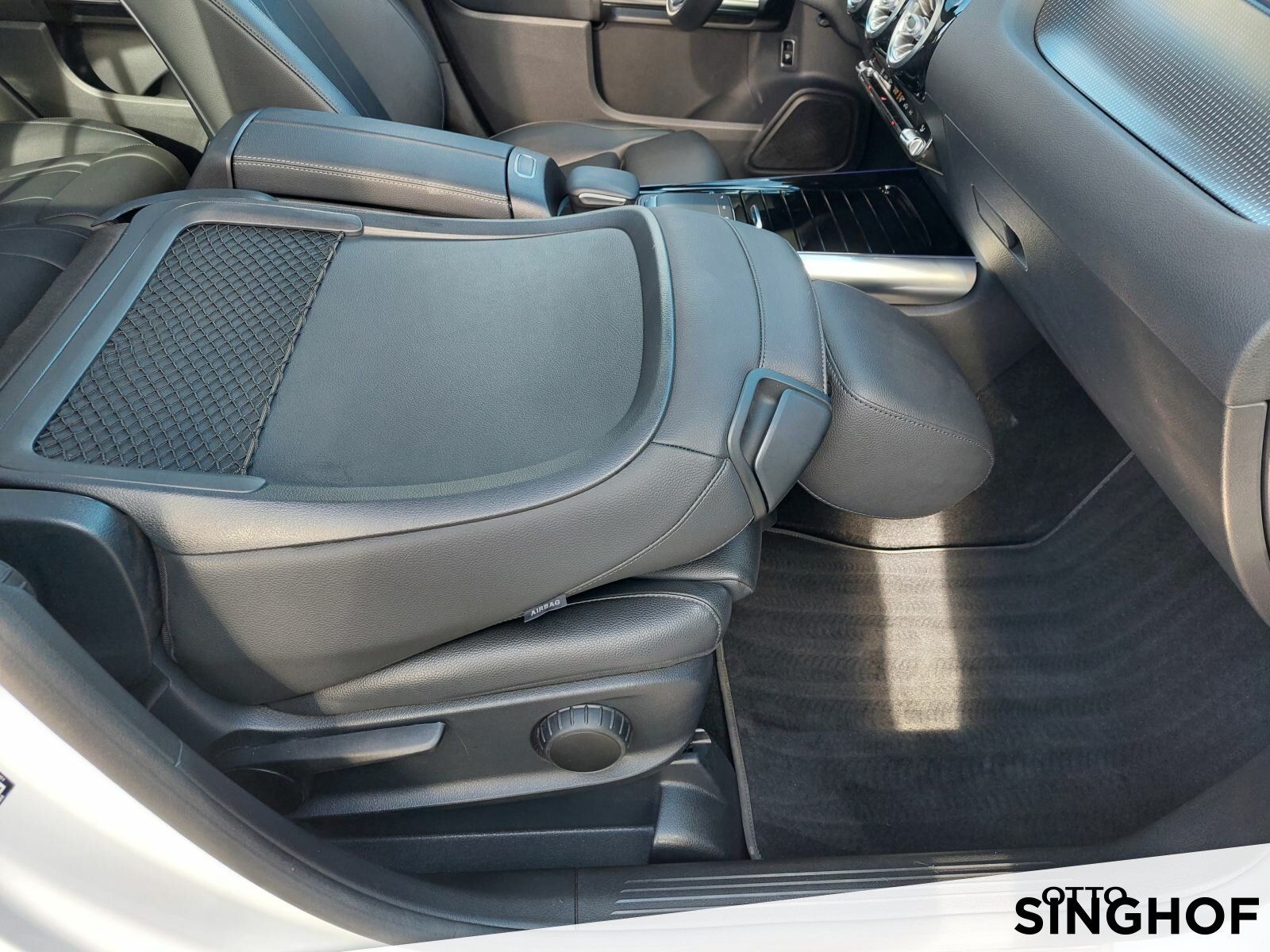 Fahrzeugabbildung Mercedes-Benz GLA 200 Progressive +AHK+Pano+Night+LED+Rü Kam+