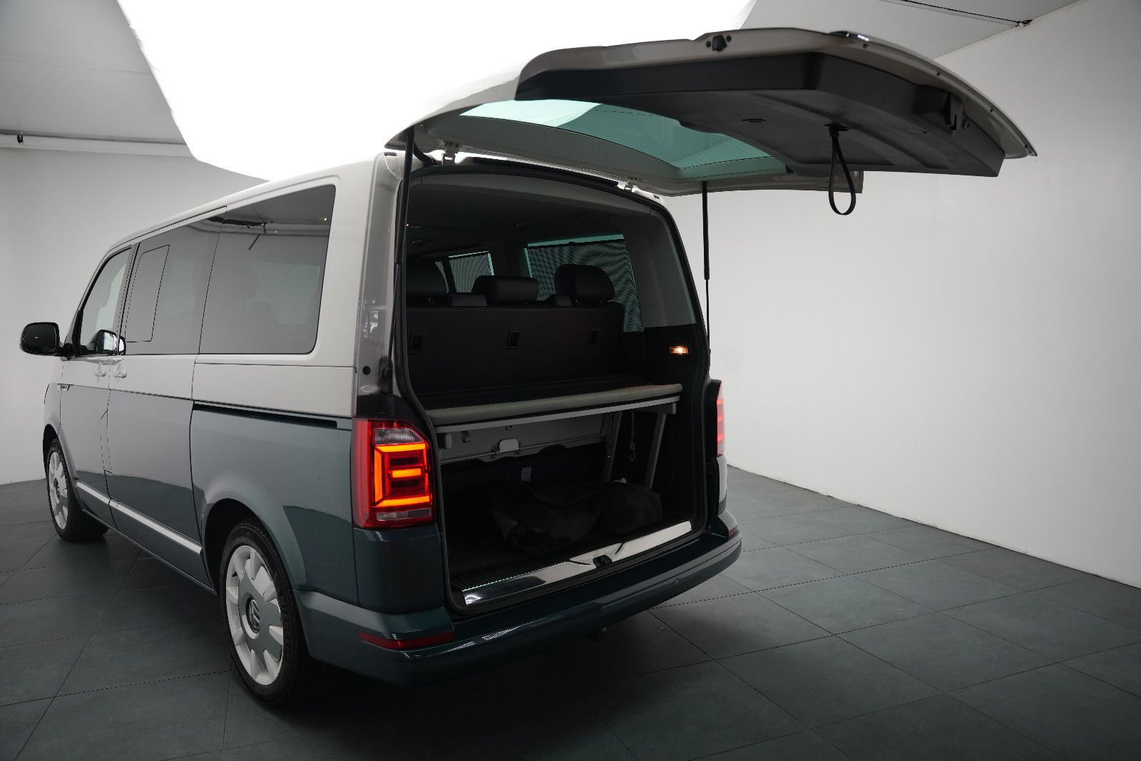 Fahrzeugabbildung Volkswagen T6 Multivan Generation S *7-Sitz*DynAudio*Kamera