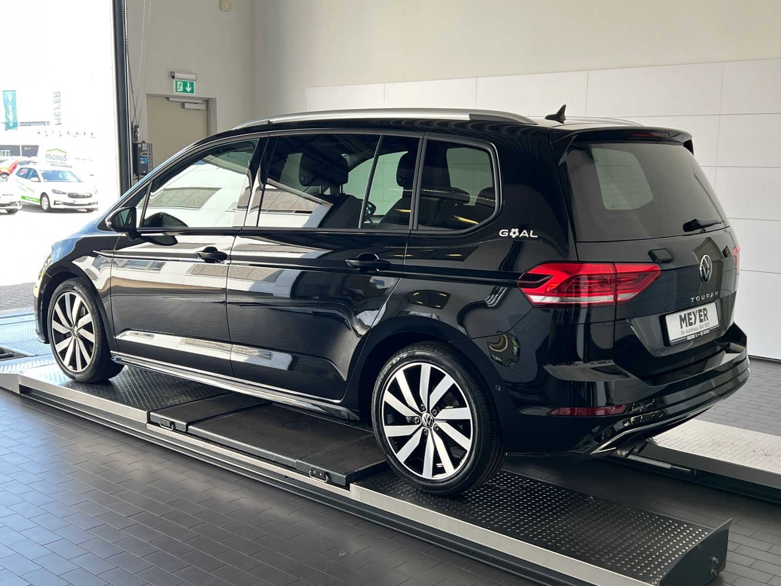 Fahrzeugabbildung Volkswagen Touran Comfortline 2.0 TDI DSG *R-Line Ext.,AHK,