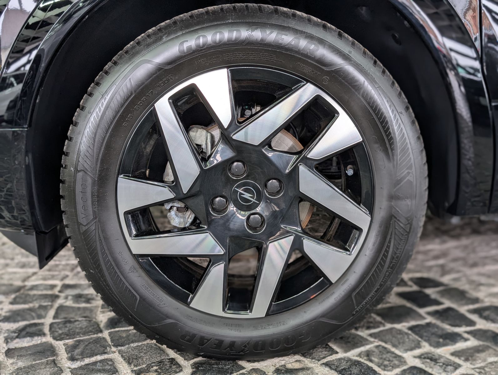 Fahrzeugabbildung Opel Mokka GS BLACK INTEL LUX TECH KAM SHZ BHL VIRT