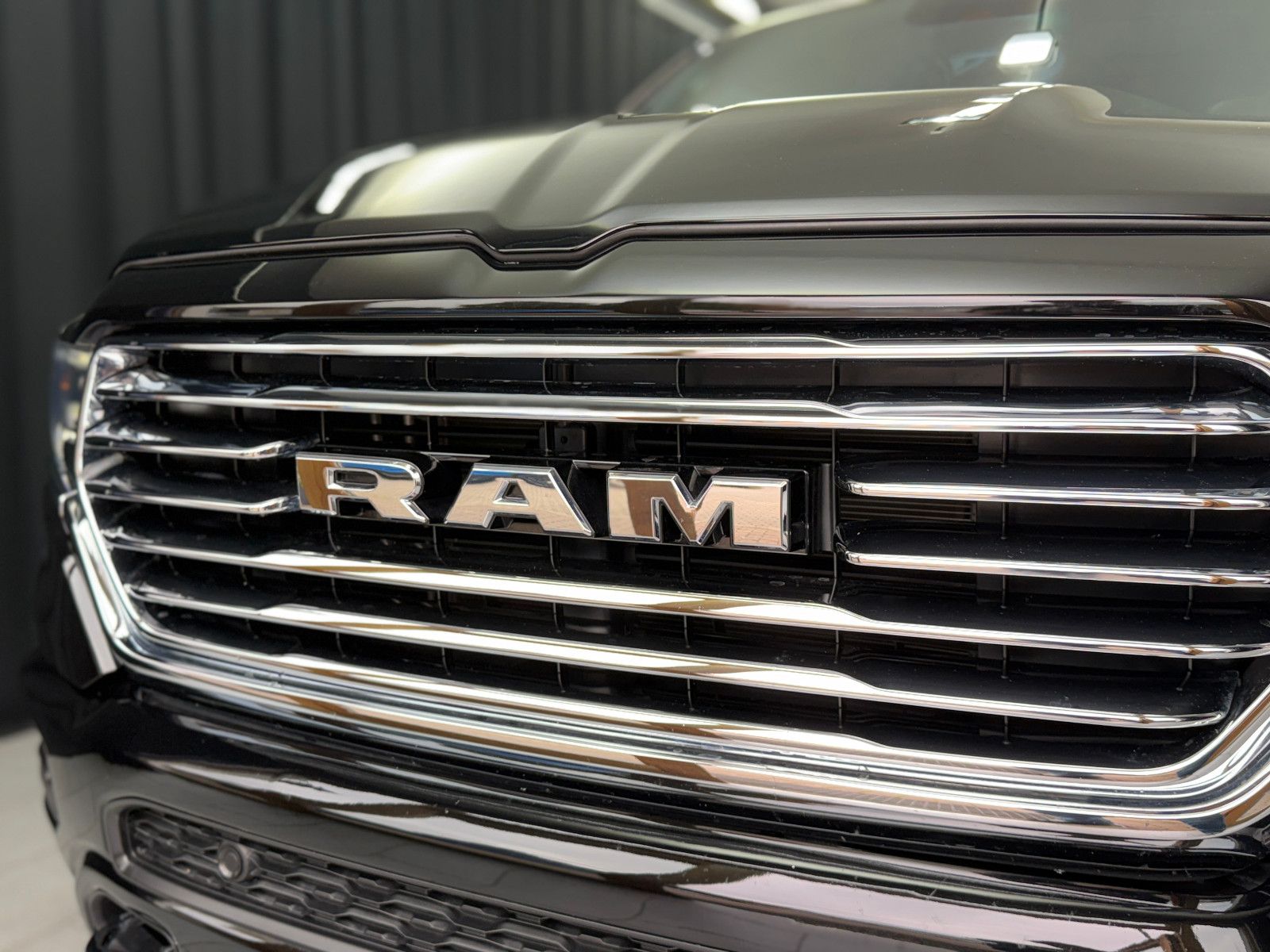Fahrzeugabbildung Dodge RAM 1500 5.7 HEMI 4x4 Longhorn|AHK|NAVI|PANO