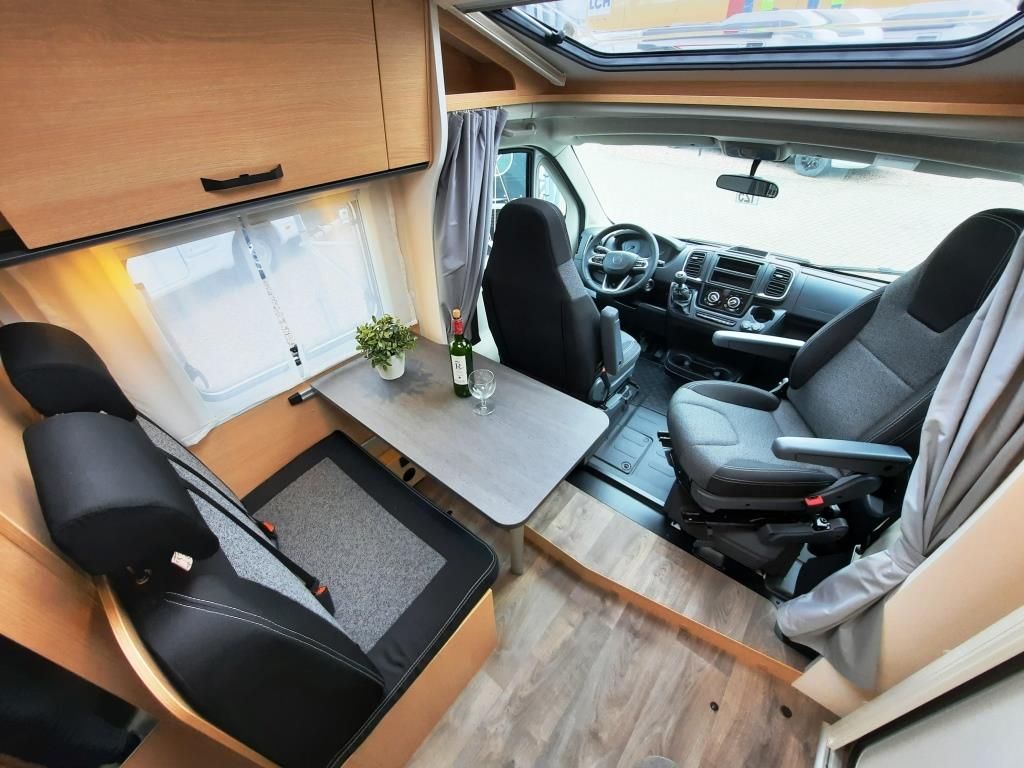 Fahrzeug Übersicht 9 Fahrzeugabbildung Sunlight V 69 Verfüg./Sparen Sie 8.777,- €