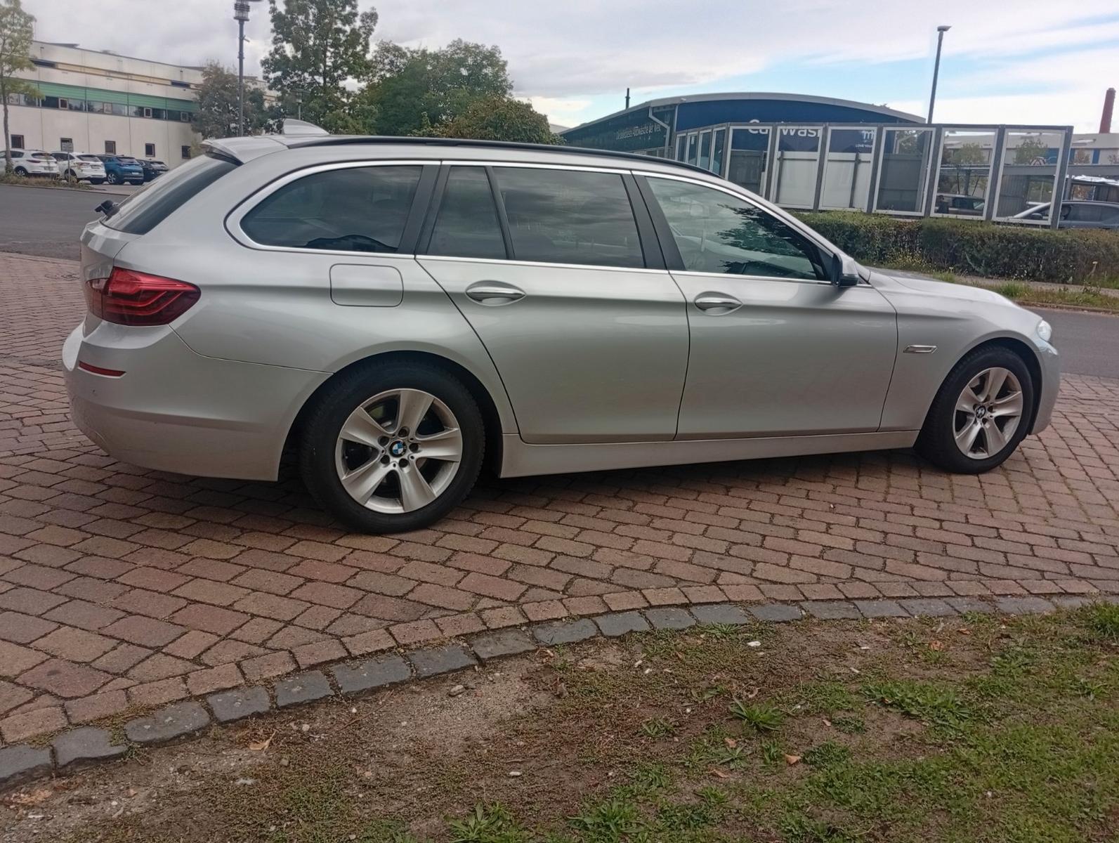 BMW 520 2014 — салон