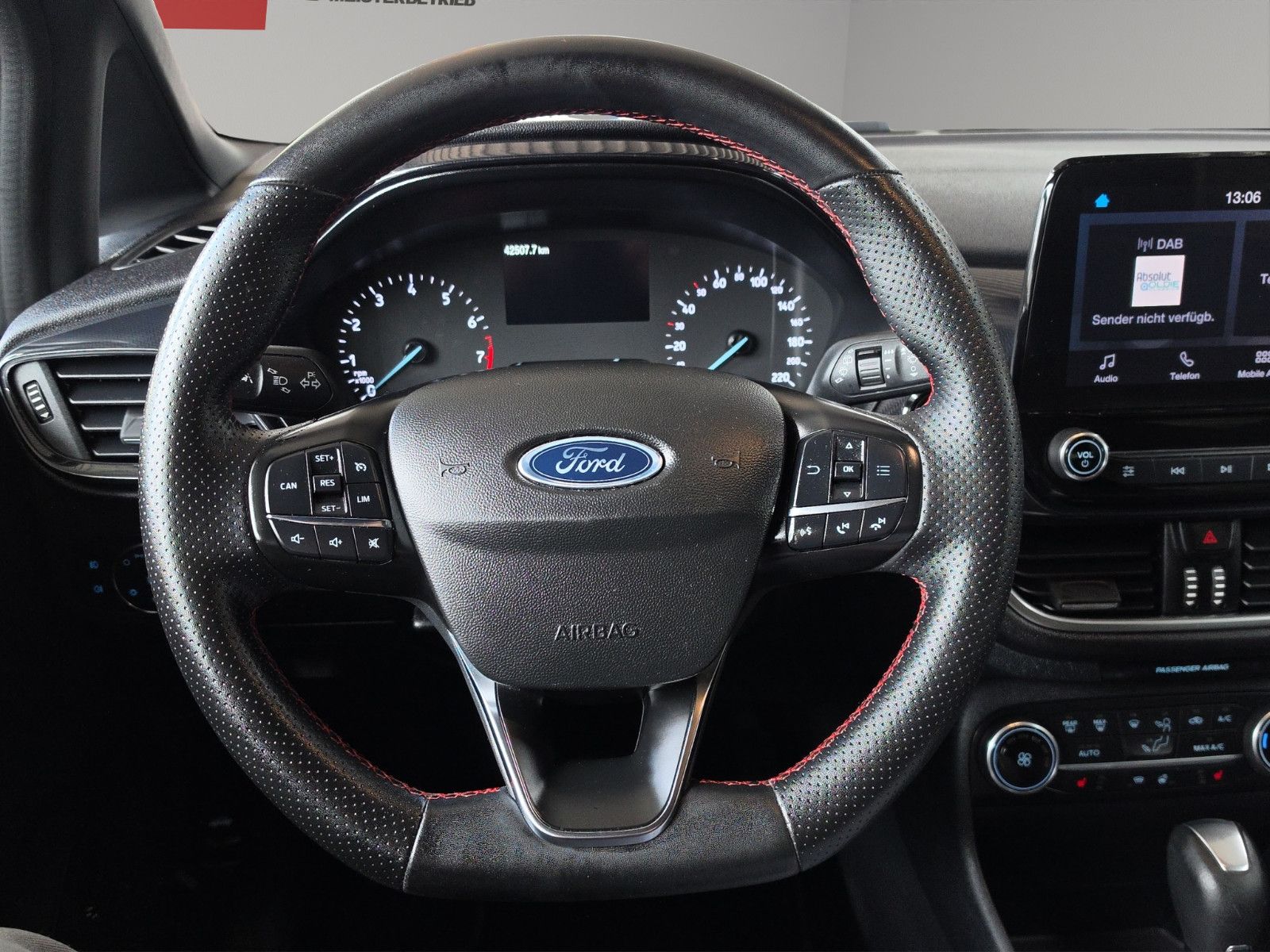 Fahrzeugabbildung Ford Fiesta ST-Line X AUTOMATIK+LED+KAMERA+PDC+SHZ