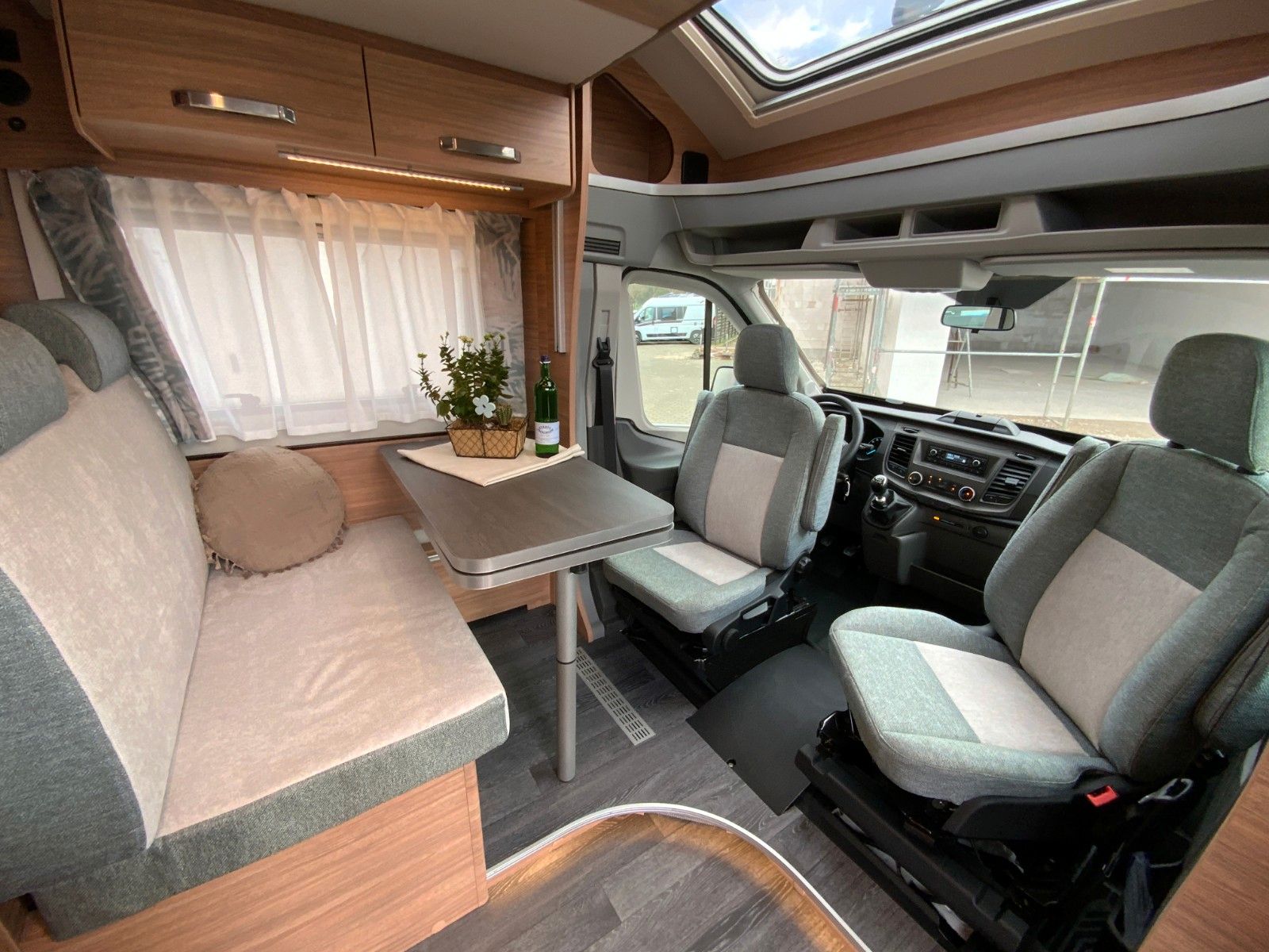 Fahrzeugabbildung Weinsberg CaraSuite 650 MEG