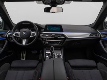 Fahrzeugabbildung BMW 520d xDr Tour HUD DAB Komfortzugang HI-FI
