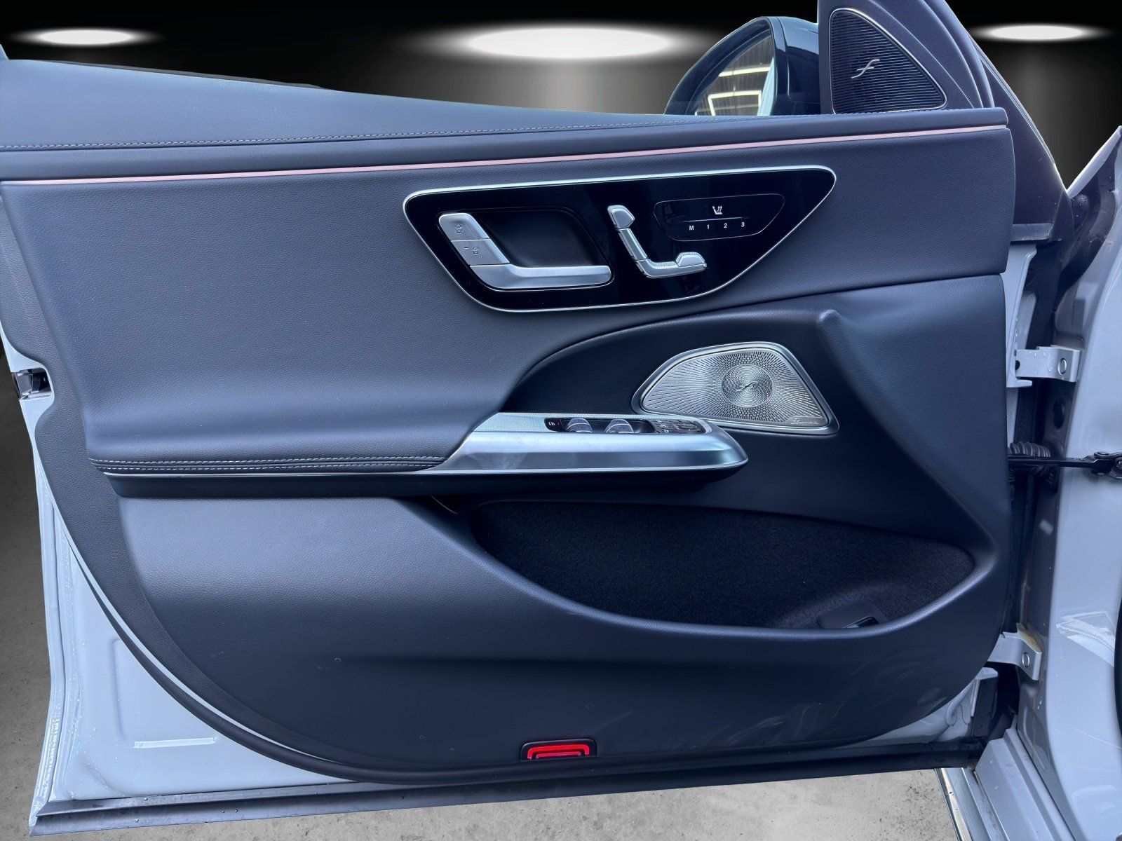 Fahrzeugabbildung Mercedes-Benz E300de T AMG Prem+ DISTRO Superscrn AIRMATIC AHK