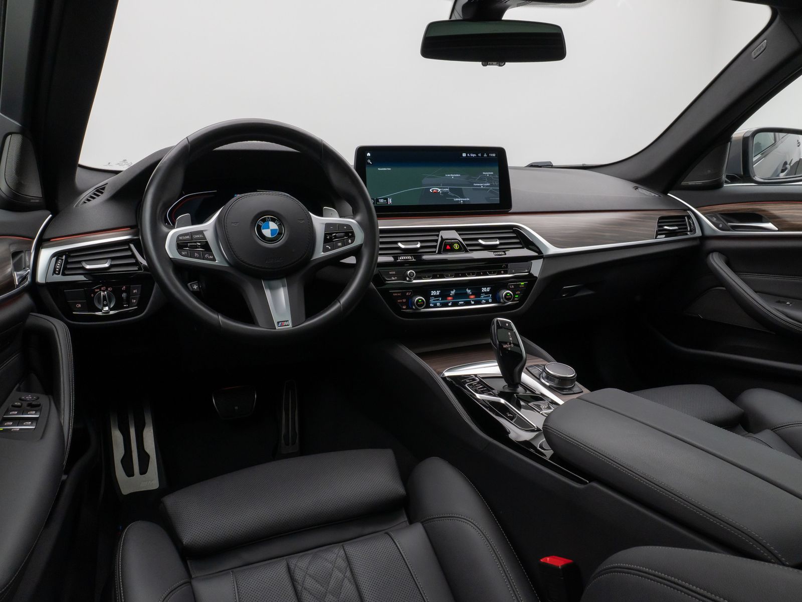 Fahrzeugabbildung BMW 530d xD M Sport Individual Panorama HUD 20Zoll