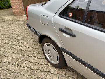 صورة 5 لـ 1993 Mercedes-BENZ C 180